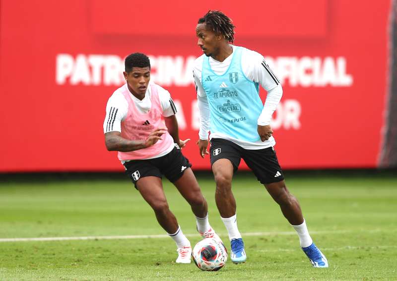 ANDRE CARRILLO 