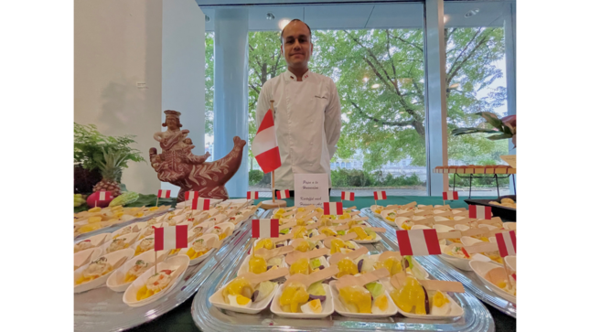 (Músicos peruanos con instrumentos típicos animando el evento gastronómico en Grecia. Foto: Ministerio de relaciones exteriores)