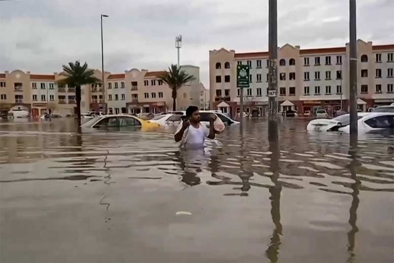 DUBAI LLUVIAS