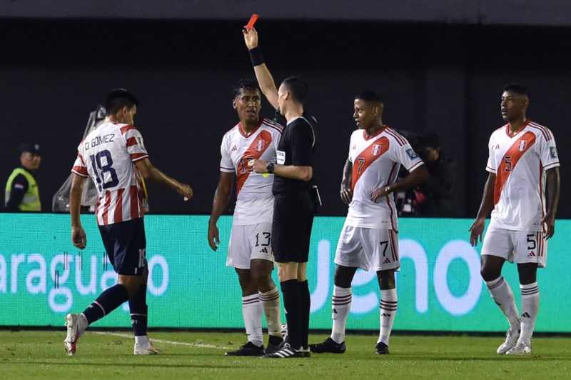 Paraguay  - Perú - Luis Advíncula 