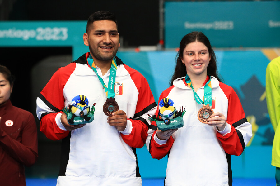 inés castillo y josé guevara - badminton