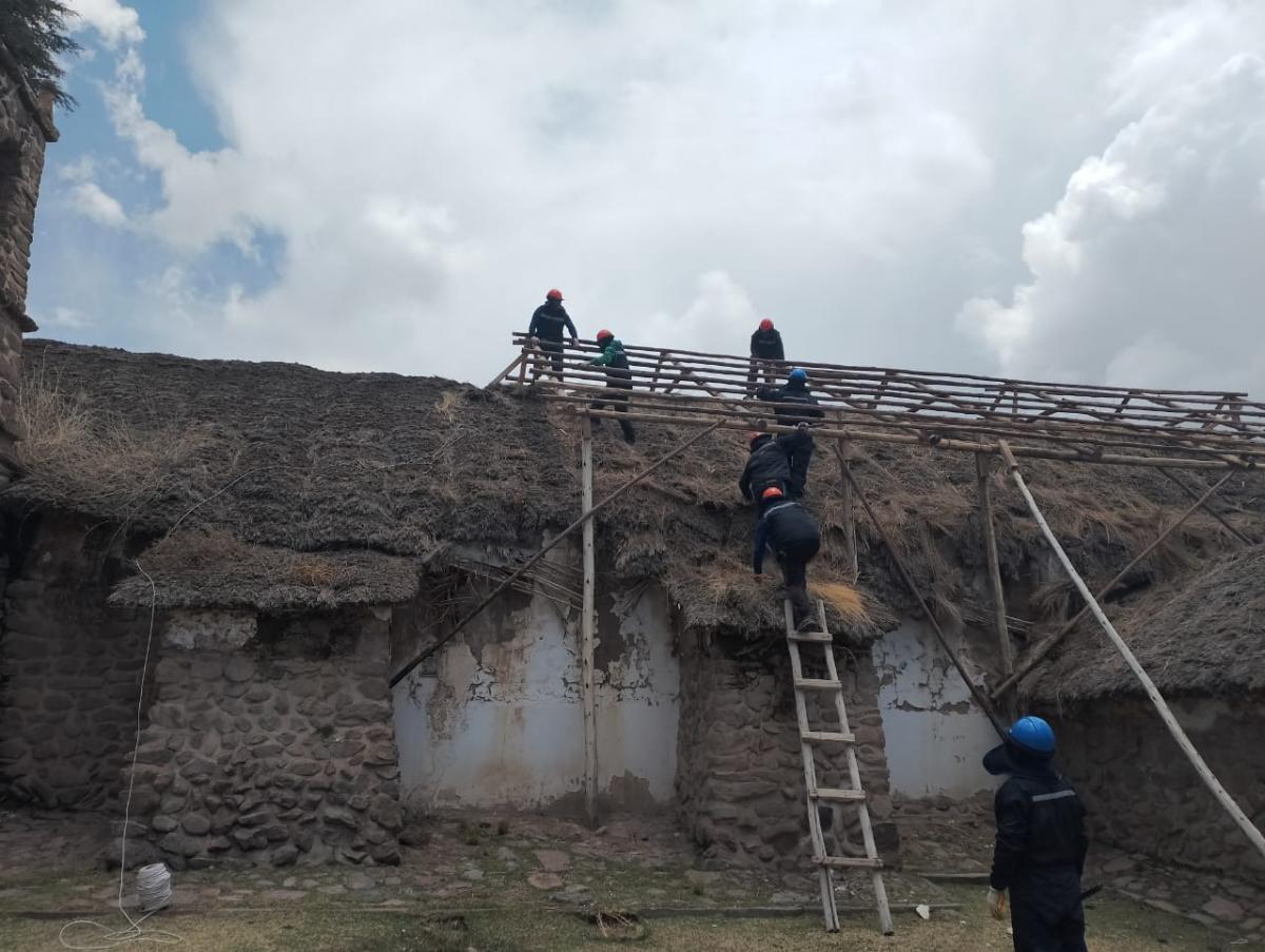 cAPILLA DE pUNO POR  el exterior