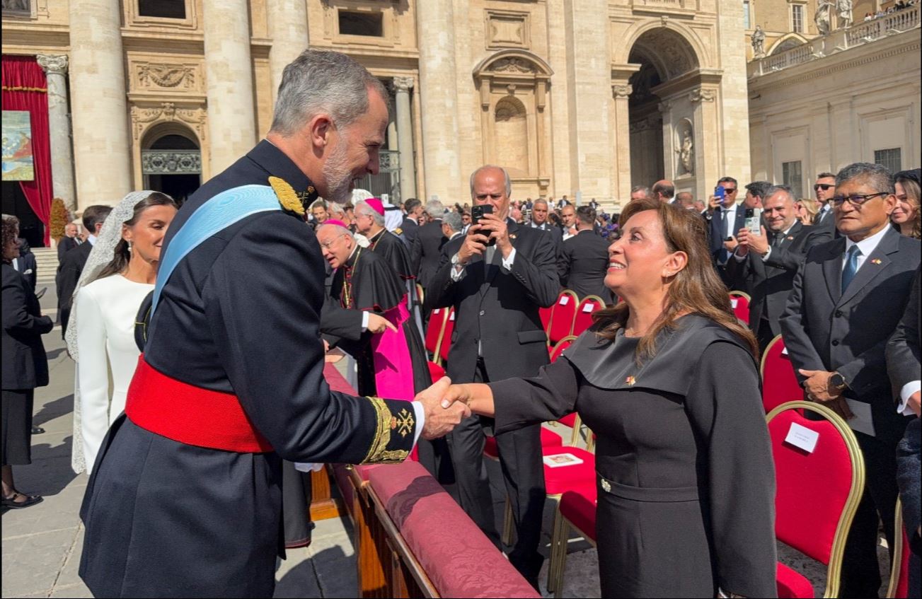 dinaboluarte-reyfelipe