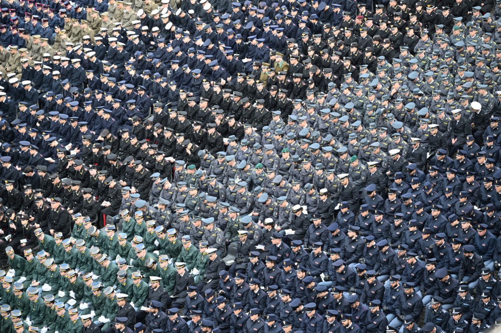 plaza San Pedro fuerzas armadas